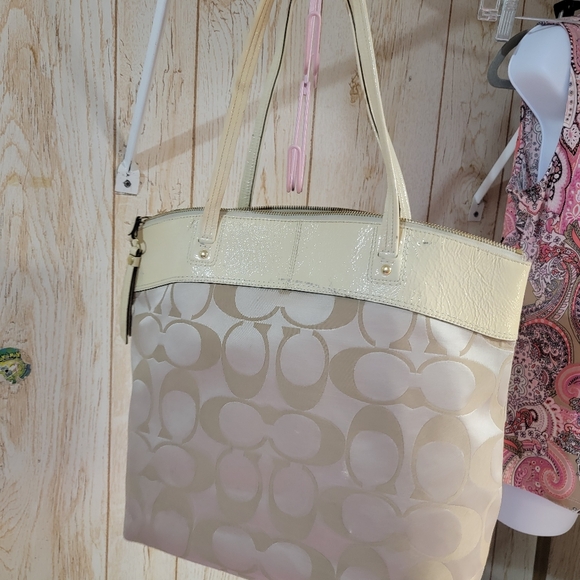 Coach shoulder bag 13x12x4 - Picture 7 of 16